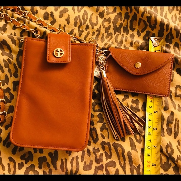 Gianni Bernini British tan phone crossbody w/ card slots key chain & tassel - Picture 13 of 16